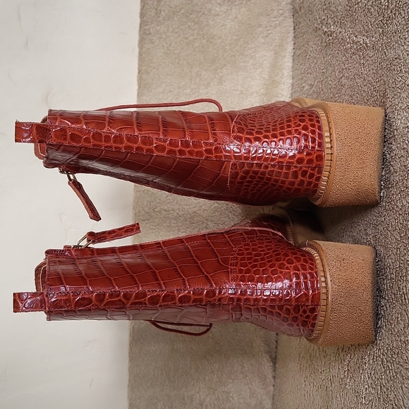 Vince Camuto Rust Combat Boots EUC WO's 8.5 - Picture 4 of 8